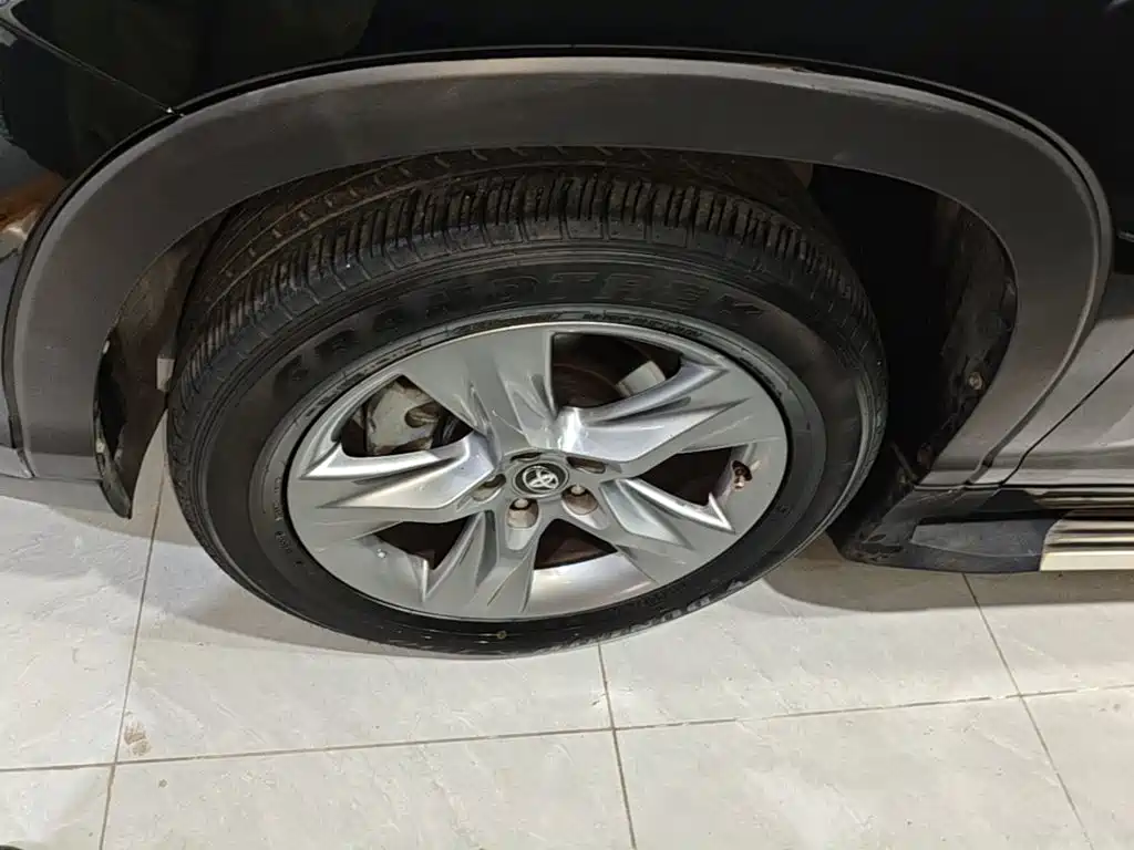 Toyota Highlander — фото 23