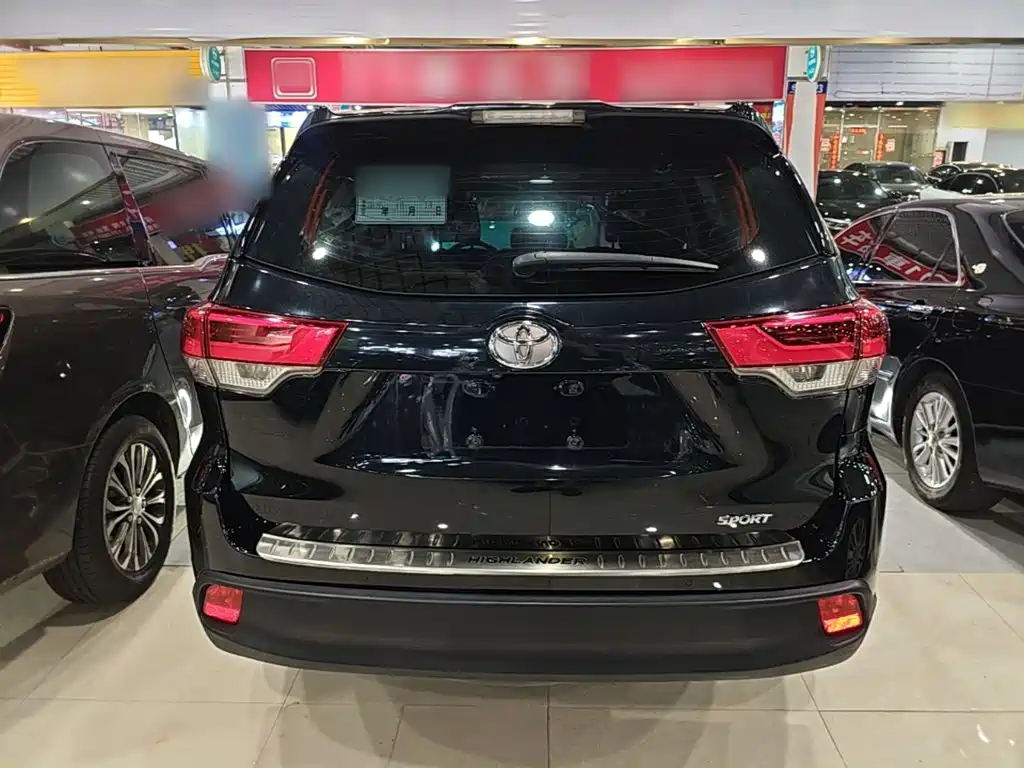 Toyota Highlander — фото 6