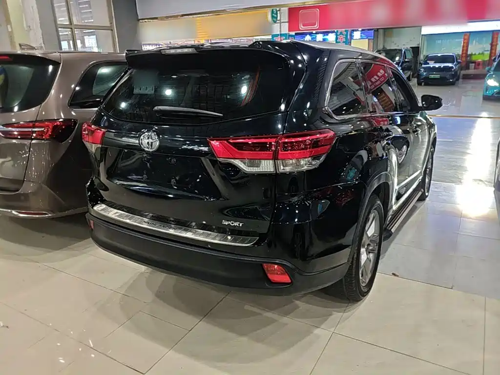 Toyota Highlander — фото 7