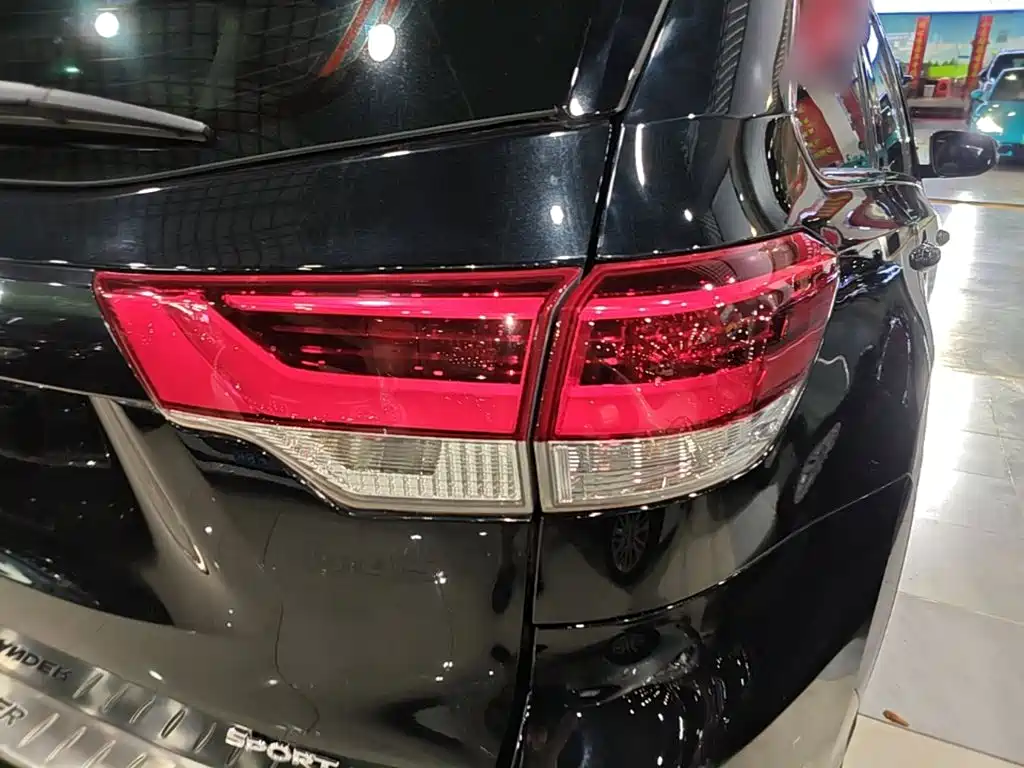 Toyota Highlander — фото 8