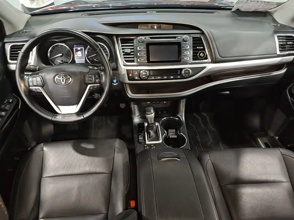 Toyota Highlander — фото 10