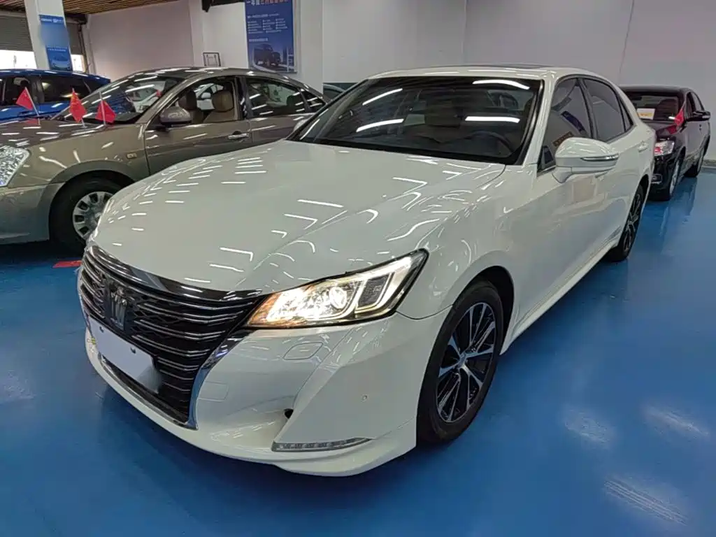 Toyota Crown — фото 2