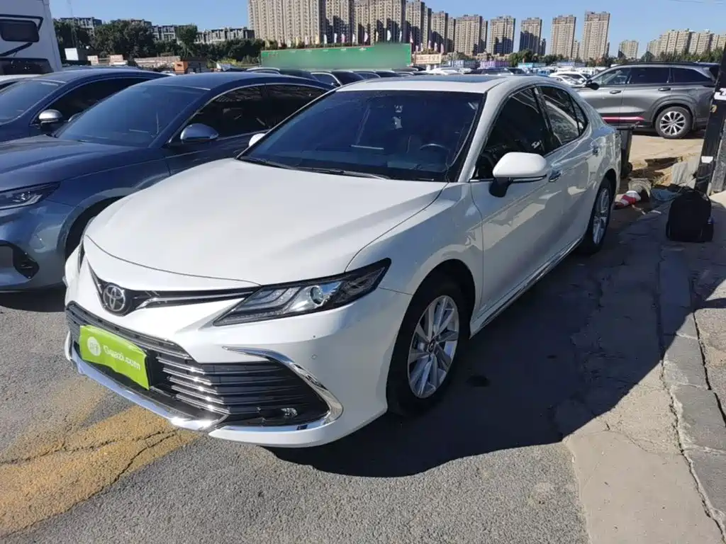 Toyota Camry — фото 2