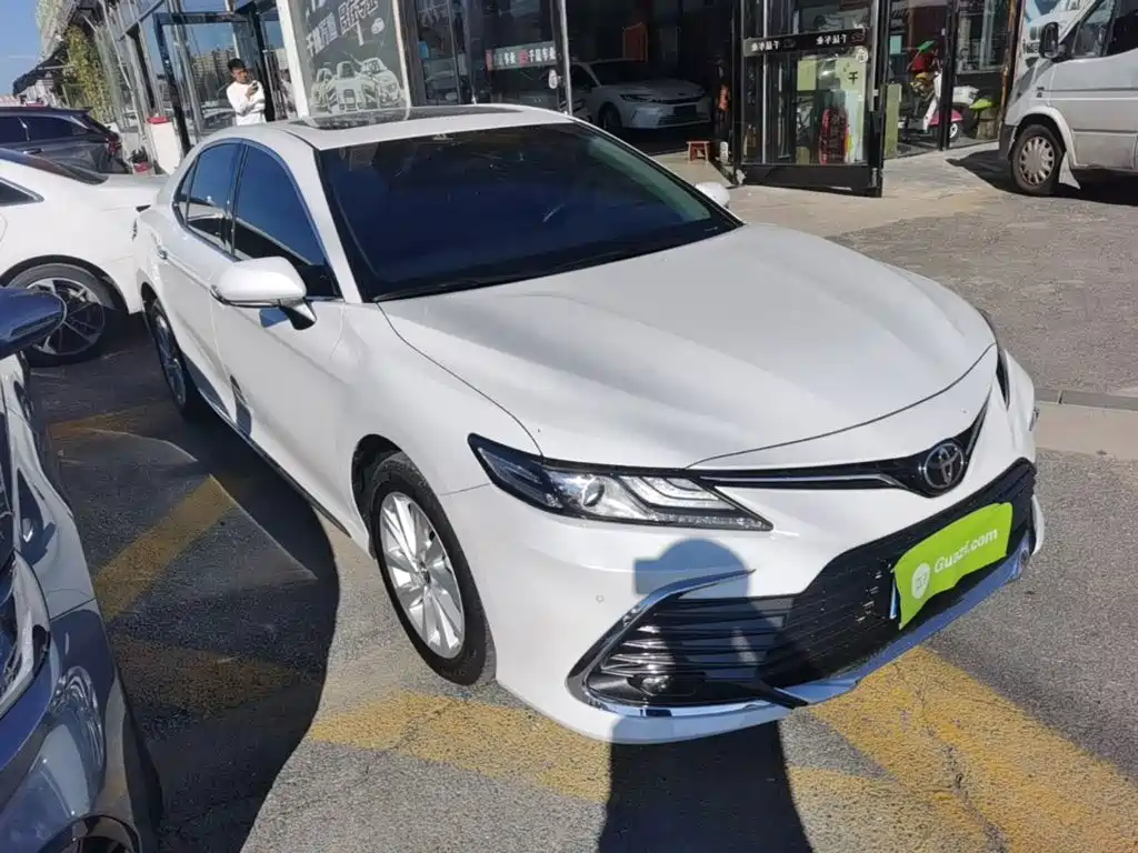 Toyota Camry — фото 4