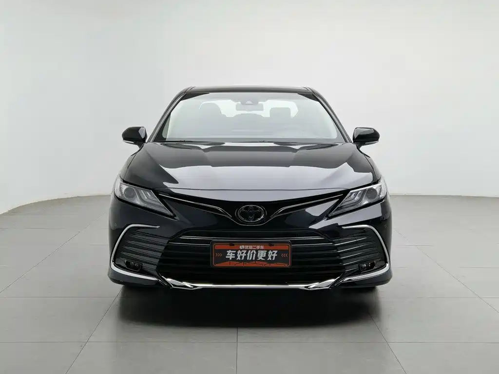 Toyota Camry — фото 3