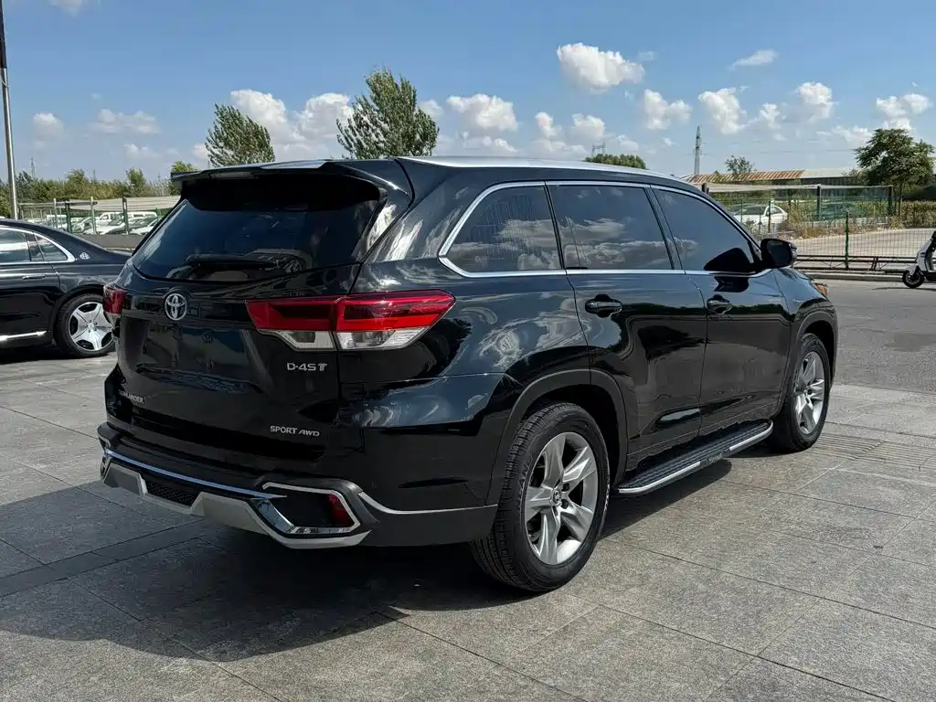 Toyota Highlander — фото 4