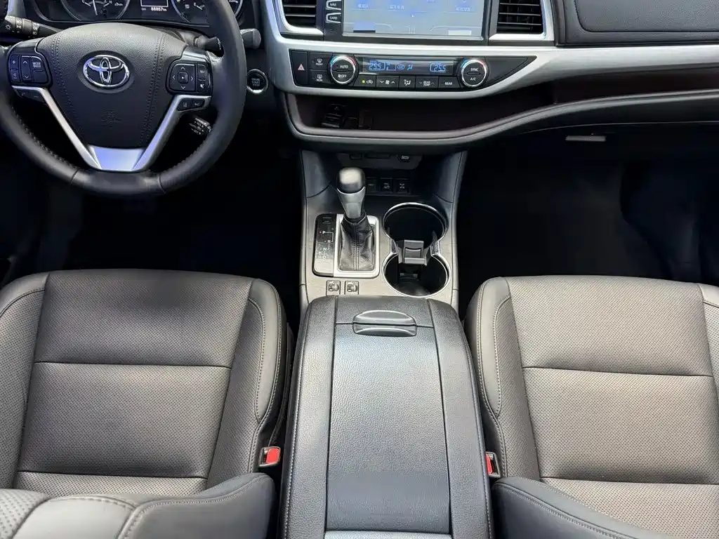 Toyota Highlander — фото 9