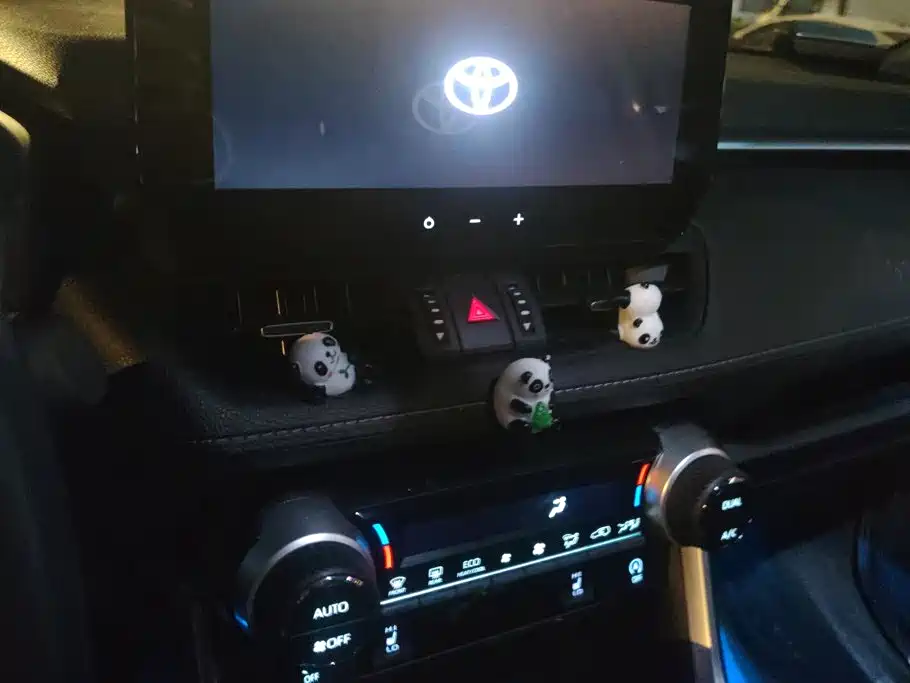 Toyota RAV4 — фото 9