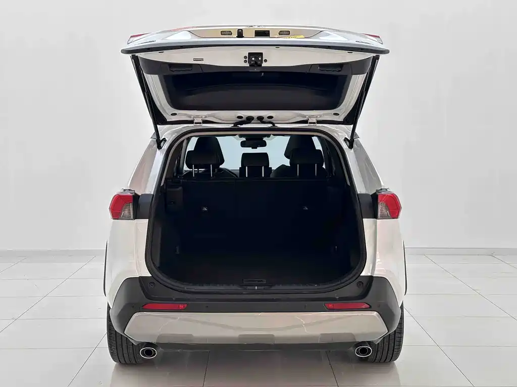 Toyota RAV4 — фото 9