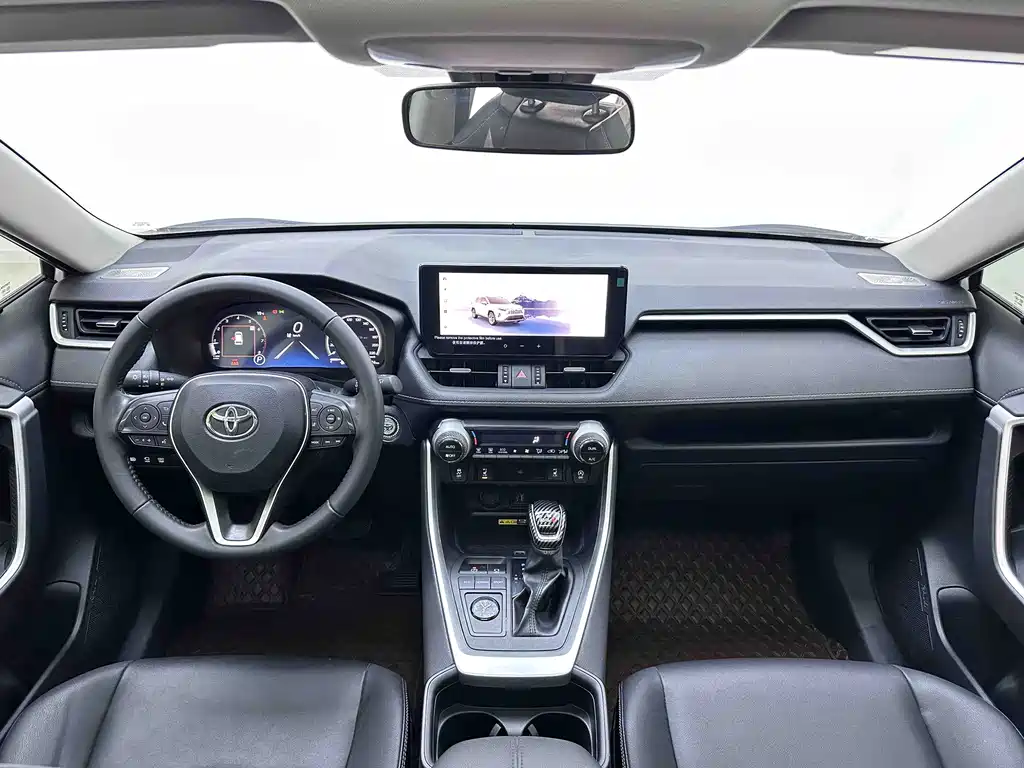 Toyota RAV4 — фото 10