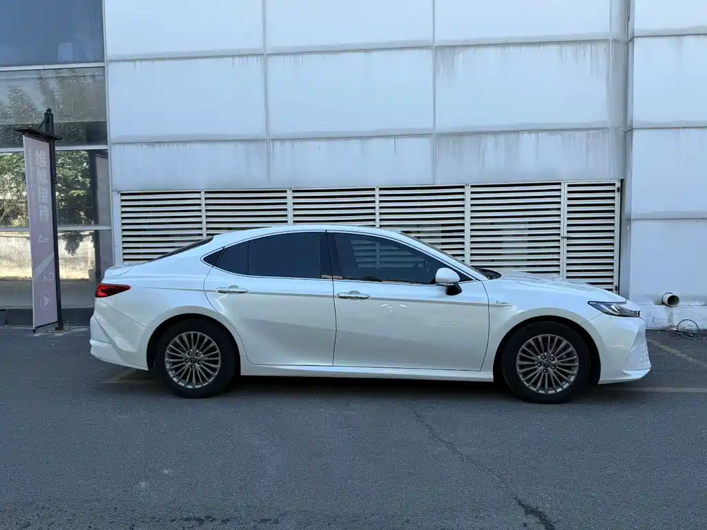 Toyota Camry — фото 6