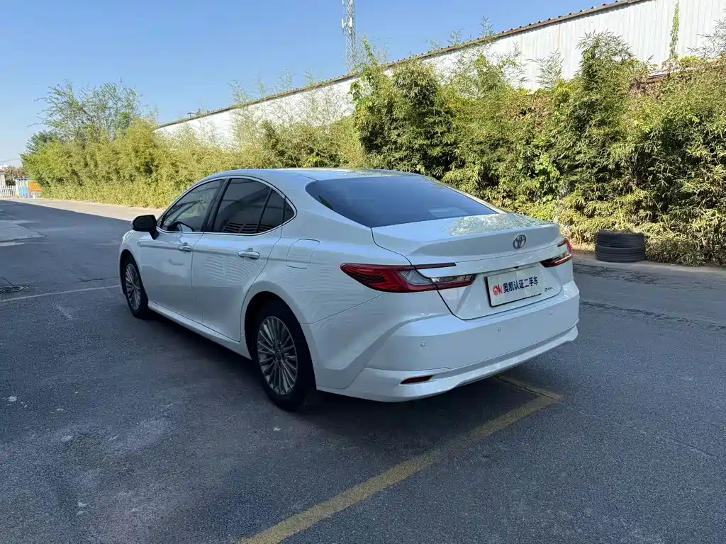 Toyota Camry — фото 8