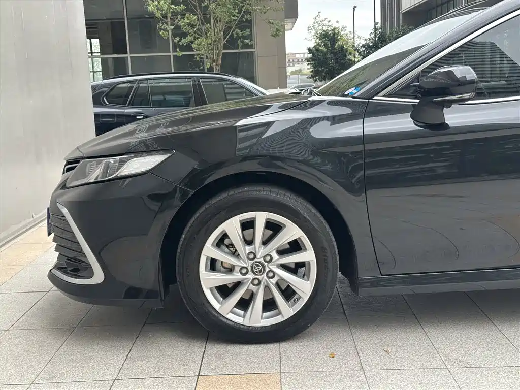 Toyota Camry — фото 5