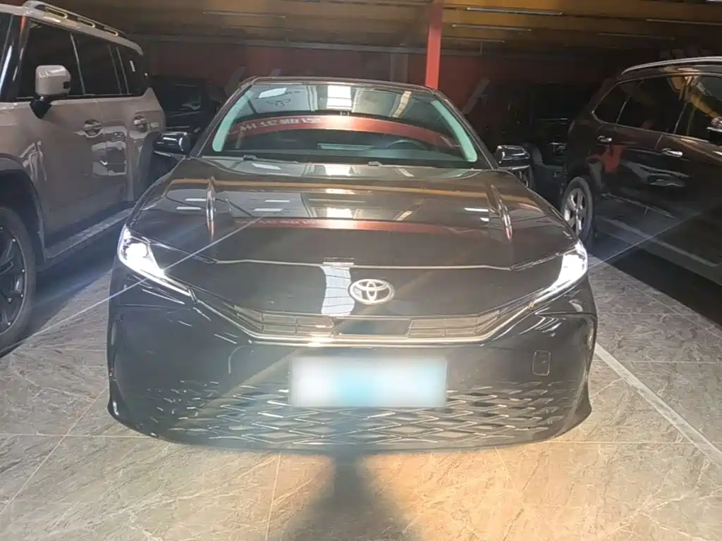 Toyota Camry — фото 3