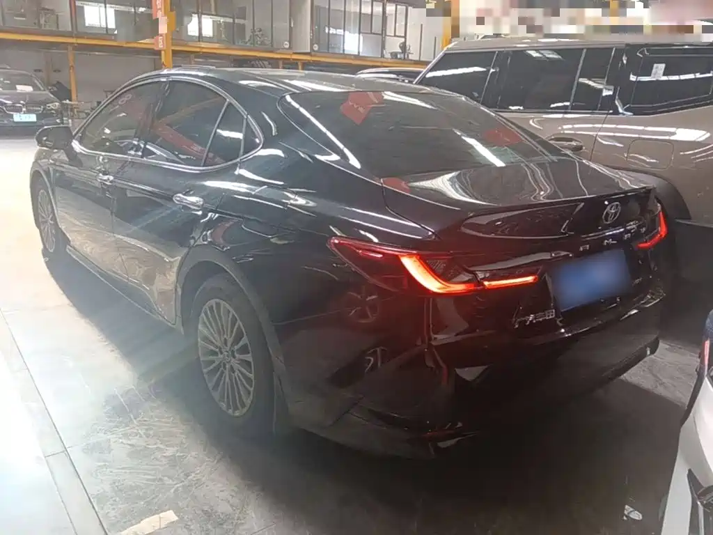 Toyota Camry — фото 5