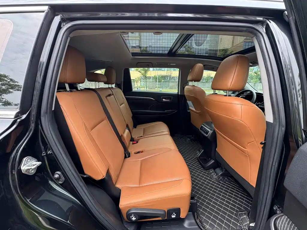 Toyota Highlander — фото 11