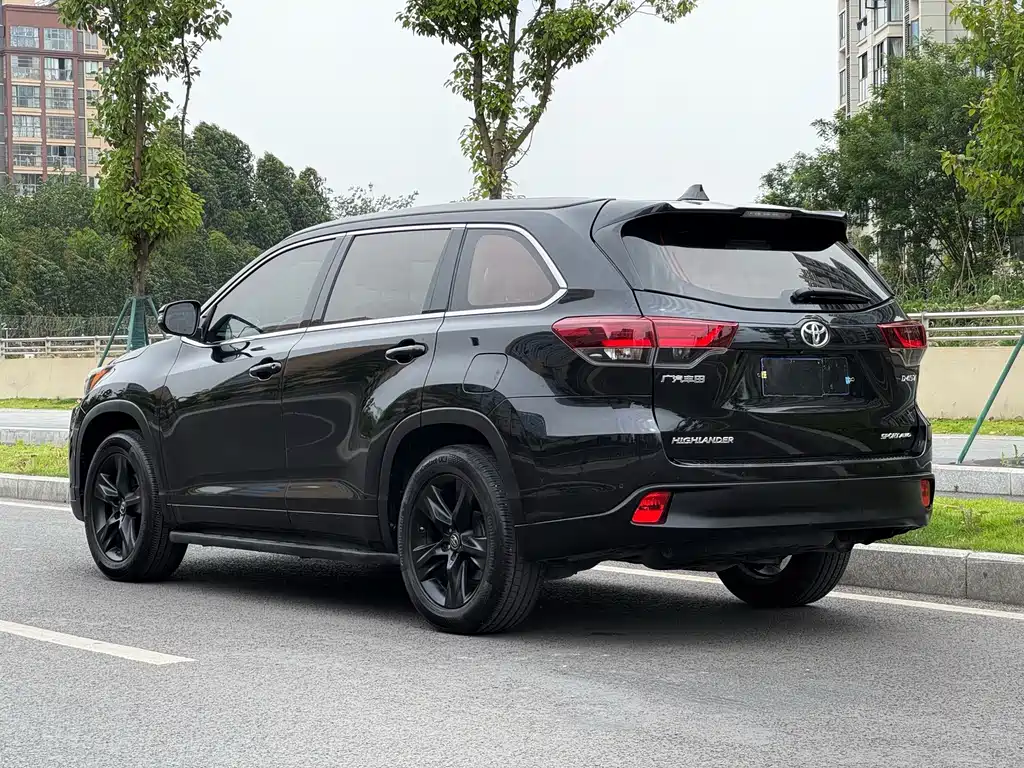 Toyota Highlander — фото 14