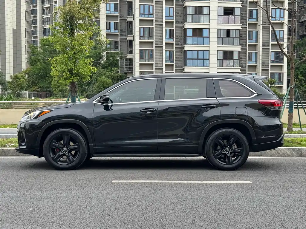 Toyota Highlander — фото 17
