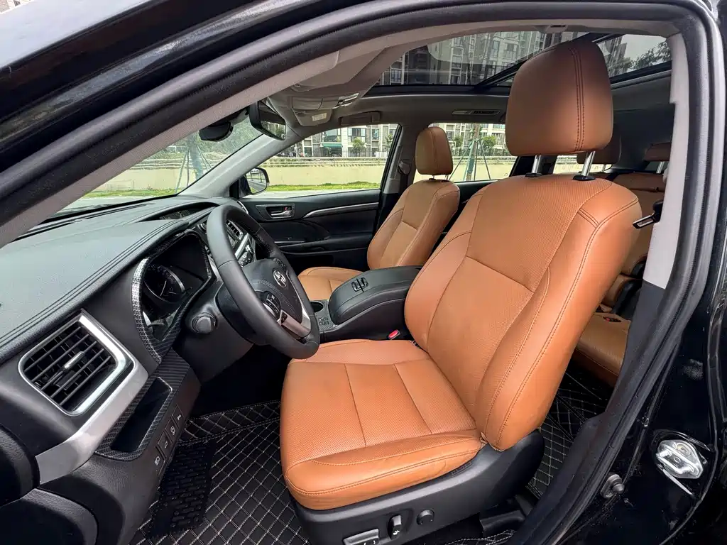 Toyota Highlander — фото 4