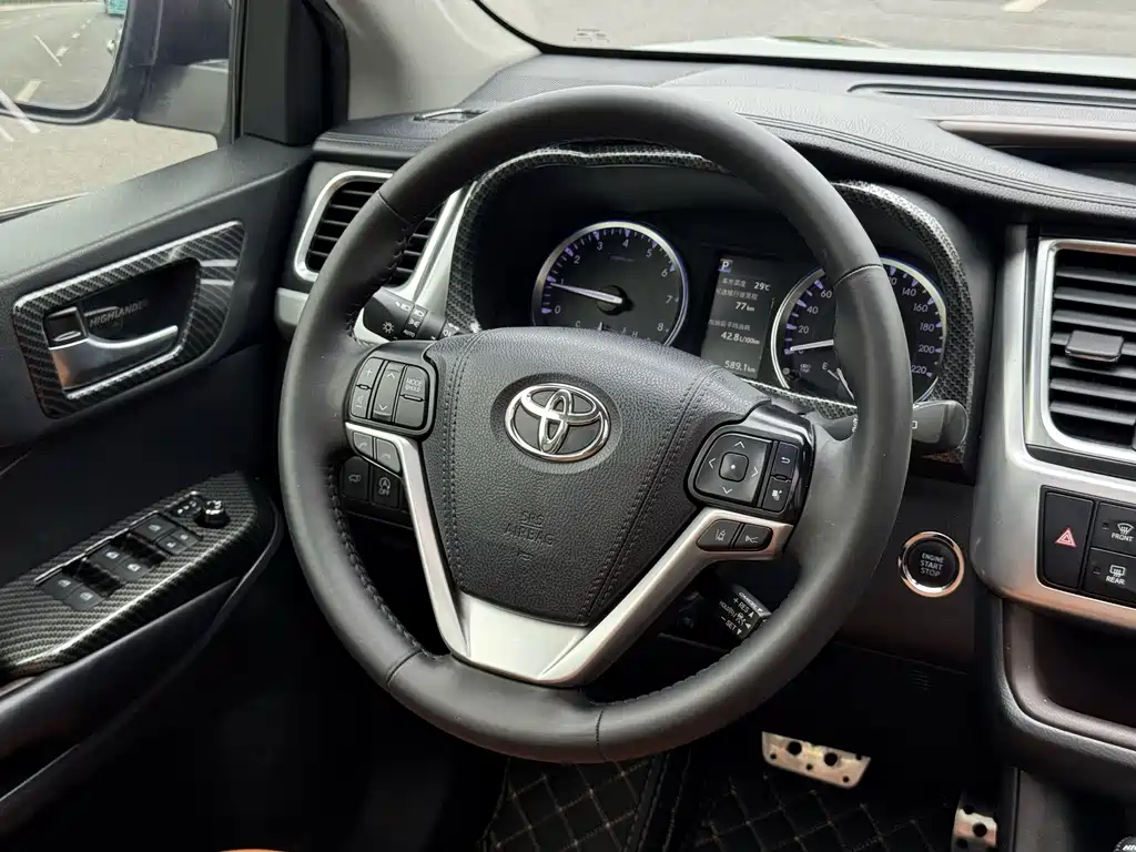 Toyota Highlander — фото 8