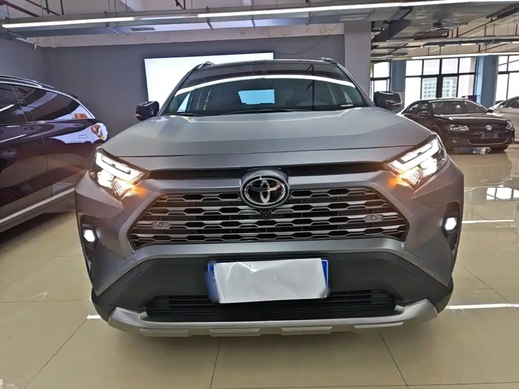 Toyota RAV4 — фото 3