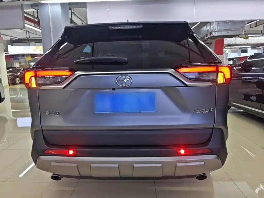 Toyota RAV4 — фото 6