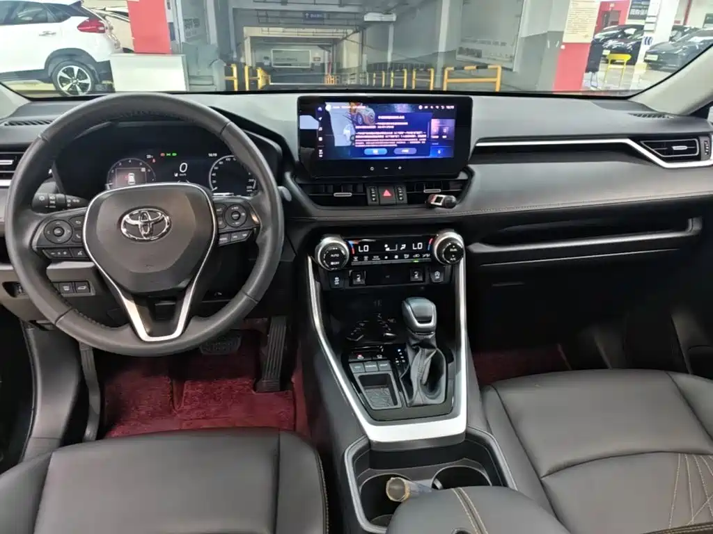 Toyota RAV4 — фото 10