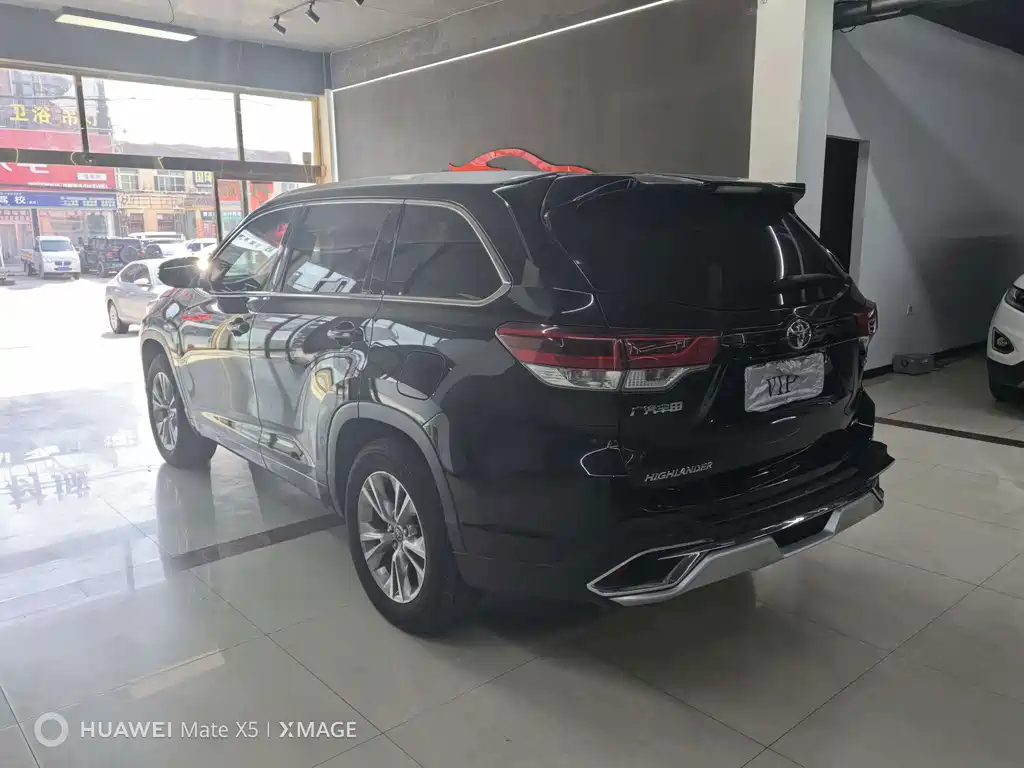Toyota Highlander — фото 4