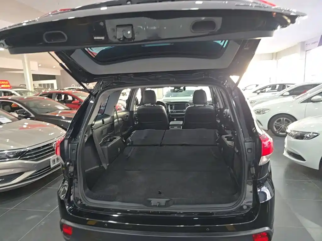 Toyota Highlander — фото 19