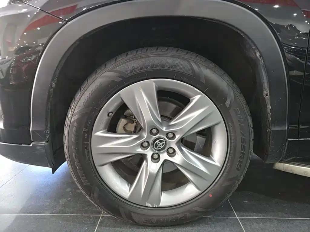 Toyota Highlander — фото 23