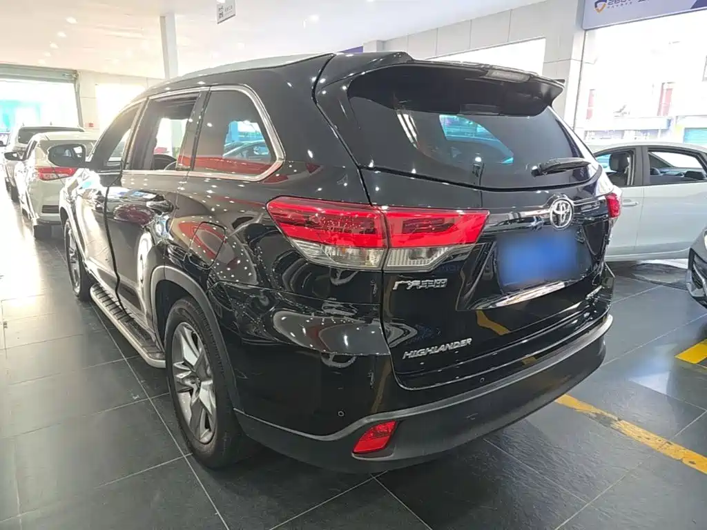 Toyota Highlander — фото 5