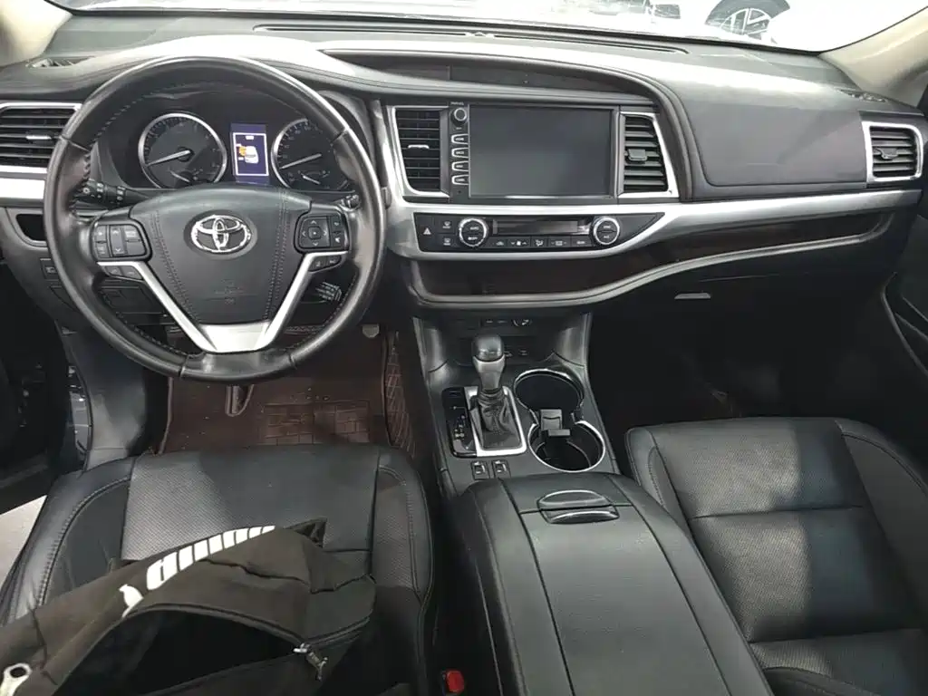 Toyota Highlander — фото 10