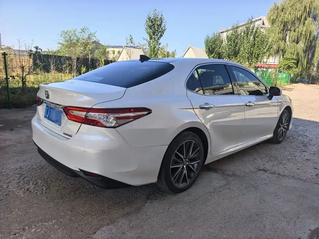 Toyota Camry — фото 4