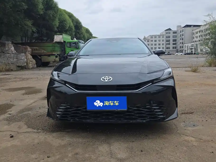 Toyota Camry — фото 2
