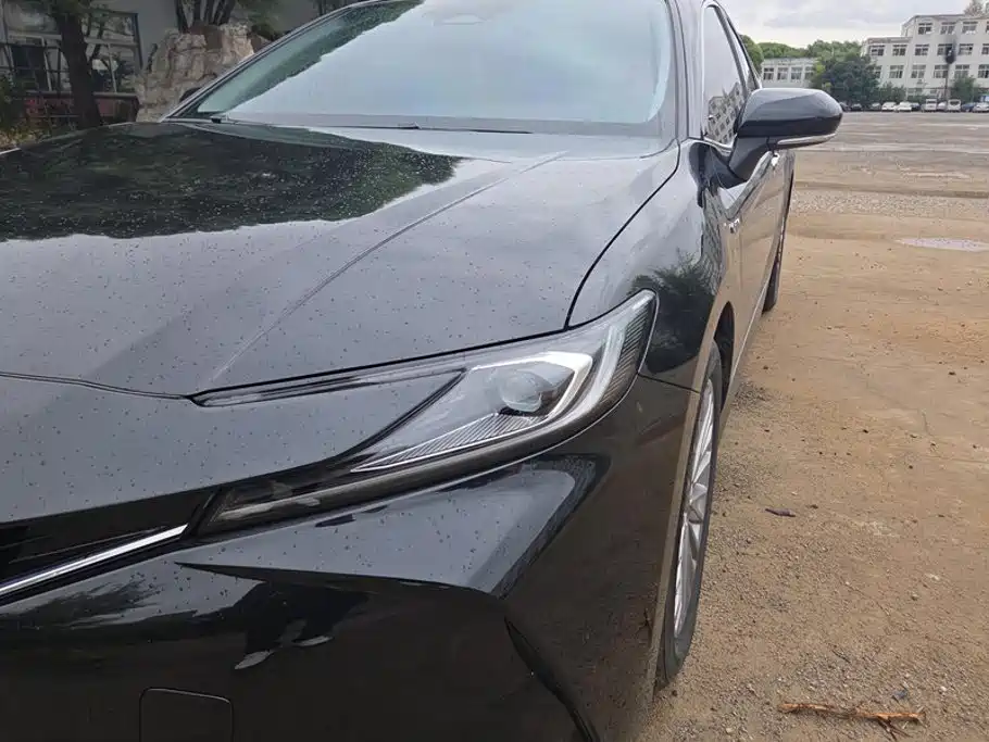 Toyota Camry — фото 5
