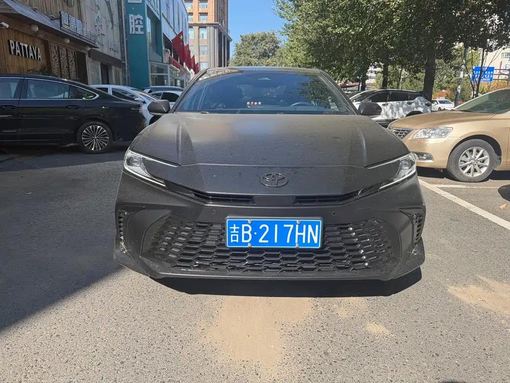 Toyota Camry — фото 2