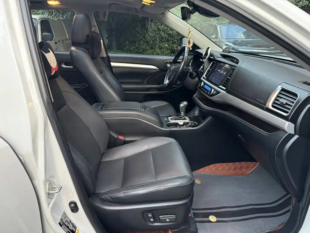 Toyota Highlander — фото 14