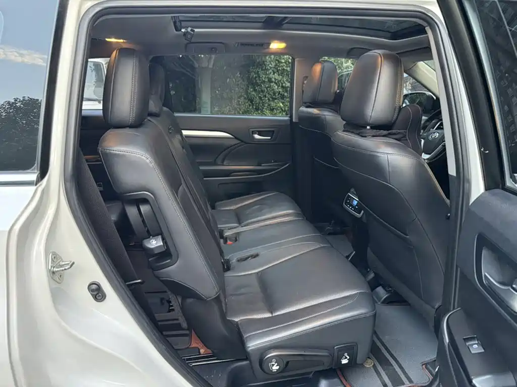 Toyota Highlander — фото 15