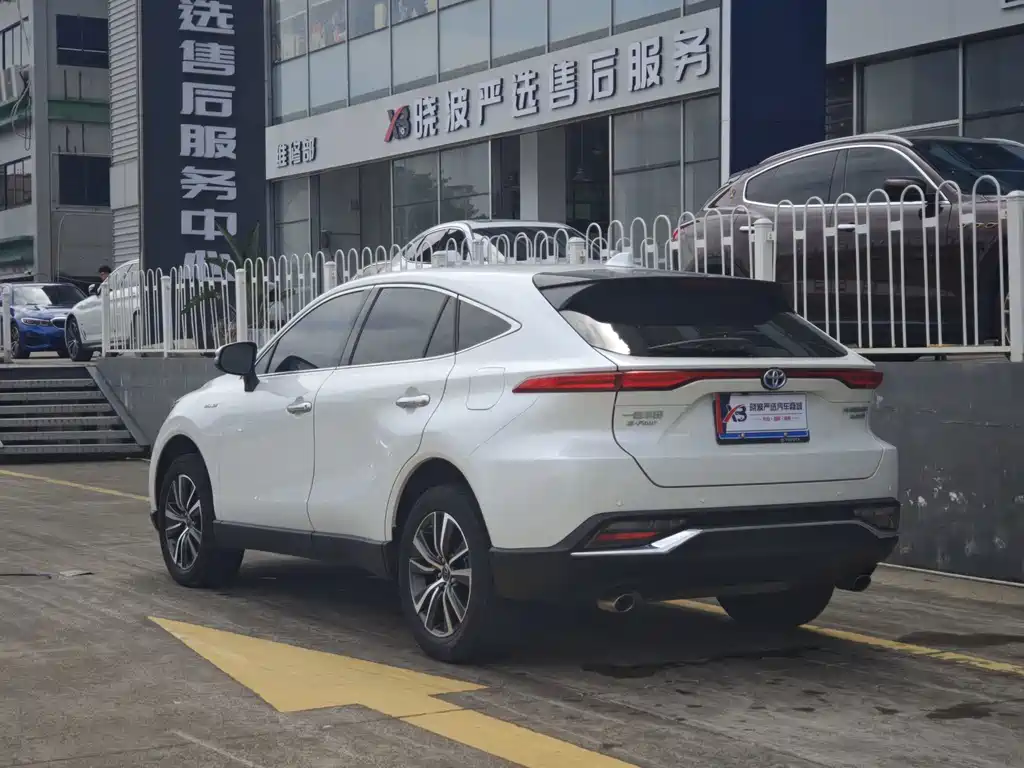 Toyota Harrier — фото 4