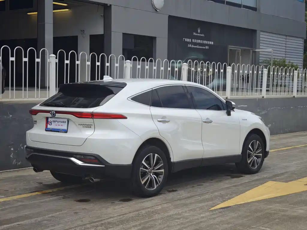 Toyota Harrier — фото 6
