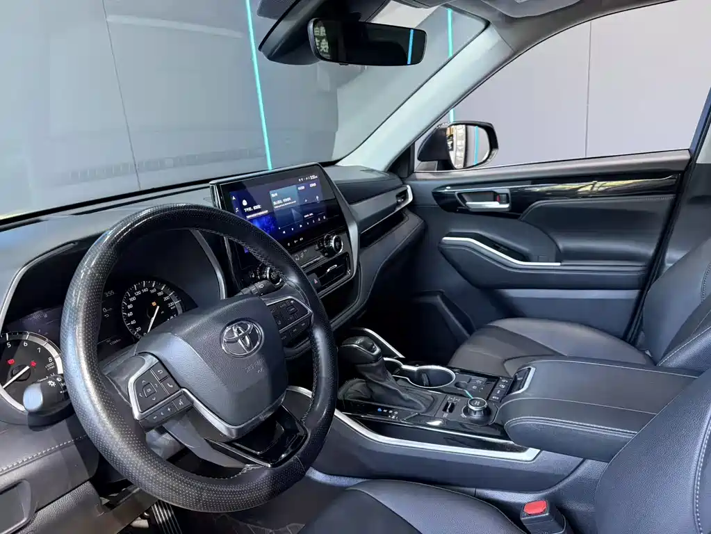 Toyota Highlander — фото 10