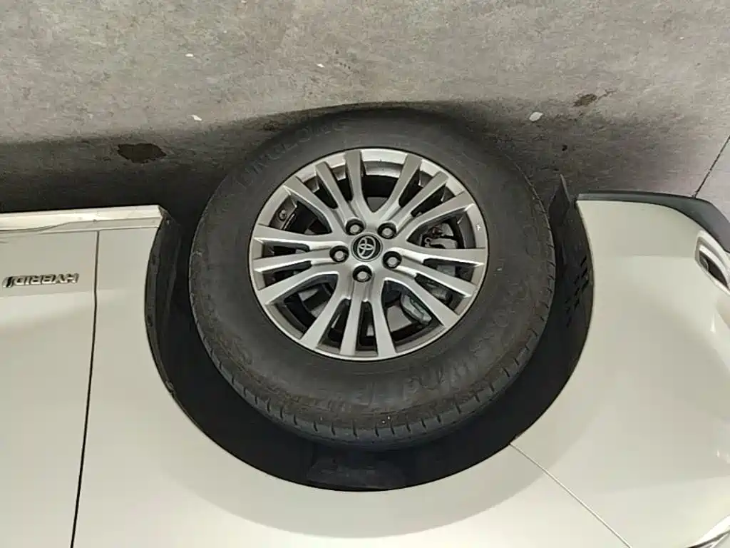 Toyota Sienna — фото 23