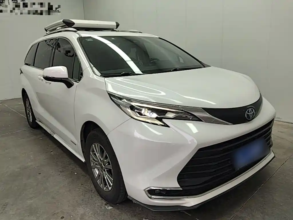 Toyota Sienna — фото 4