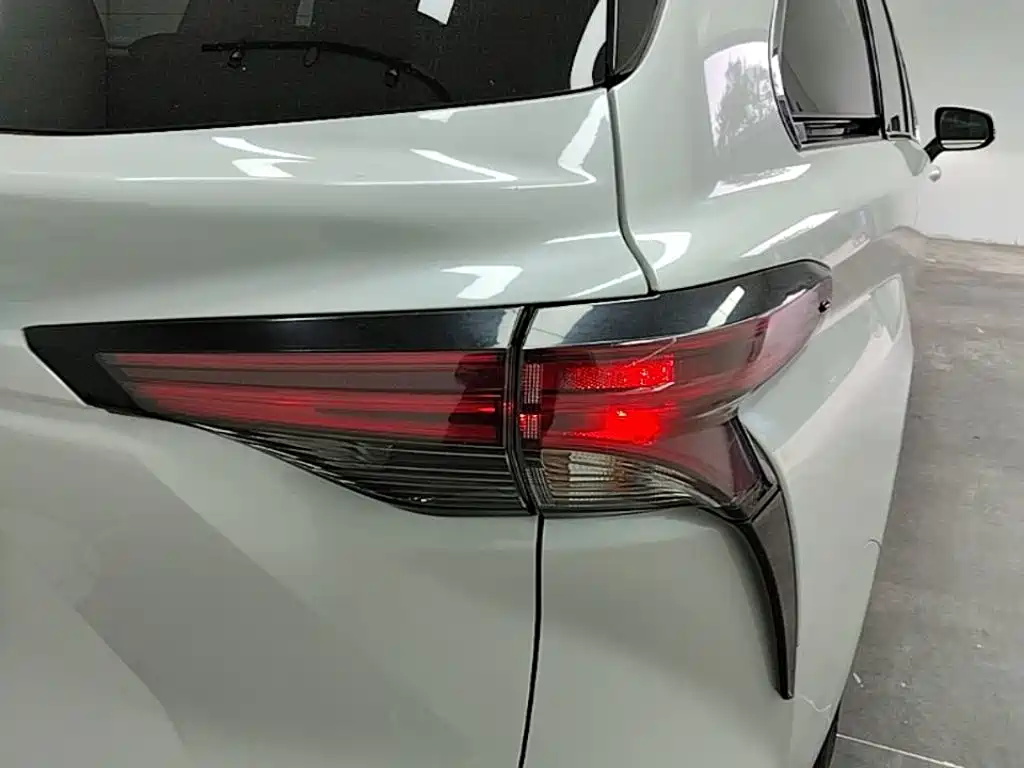Toyota Sienna — фото 8