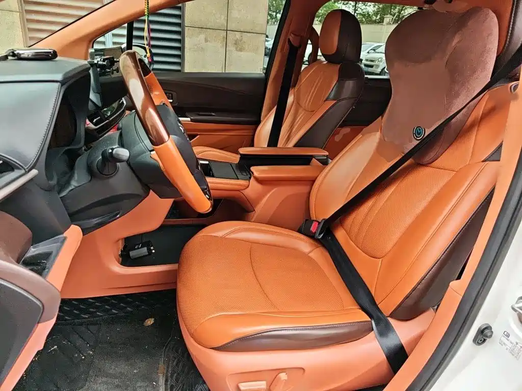 Toyota Granvia — фото 8