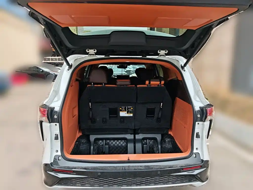 Toyota Granvia — фото 10