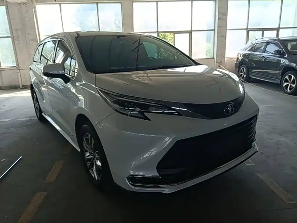 Toyota Sienna — фото 4