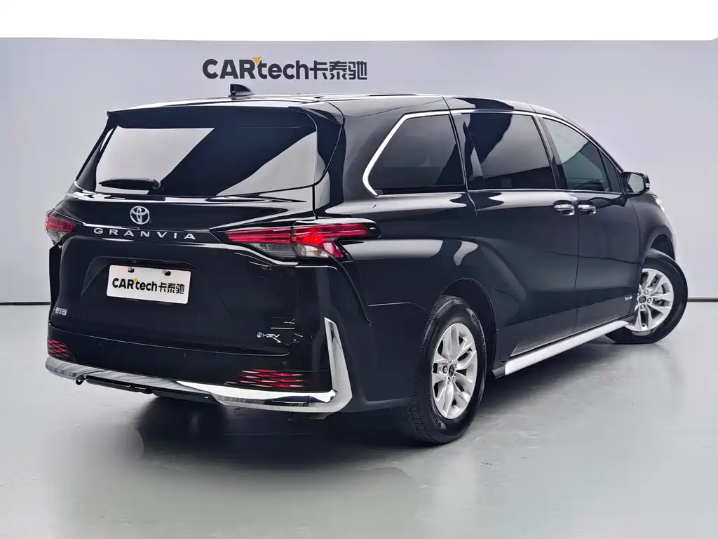 Toyota Granvia — фото 4