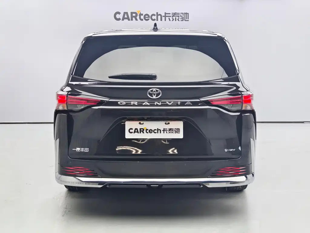 Toyota Granvia — фото 5
