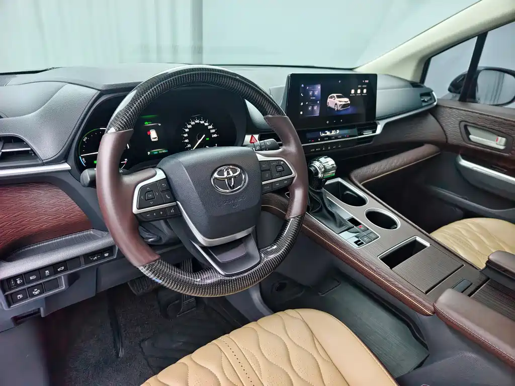 Toyota Granvia — фото 9